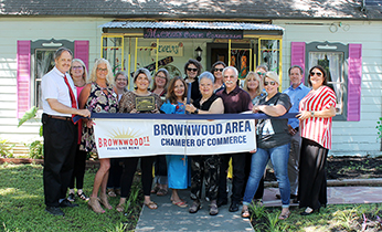 Brownwood Area Chamber of Commerce holds Ribbon Cutting for MaChee’s Closet Consignment & Home Decor